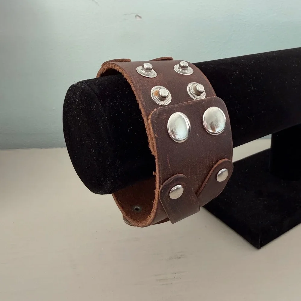 Y2K Vintage Womens Brown Leather Crossed Out Studded Adjustable Cuff Bracelet - Picture 2 of 5